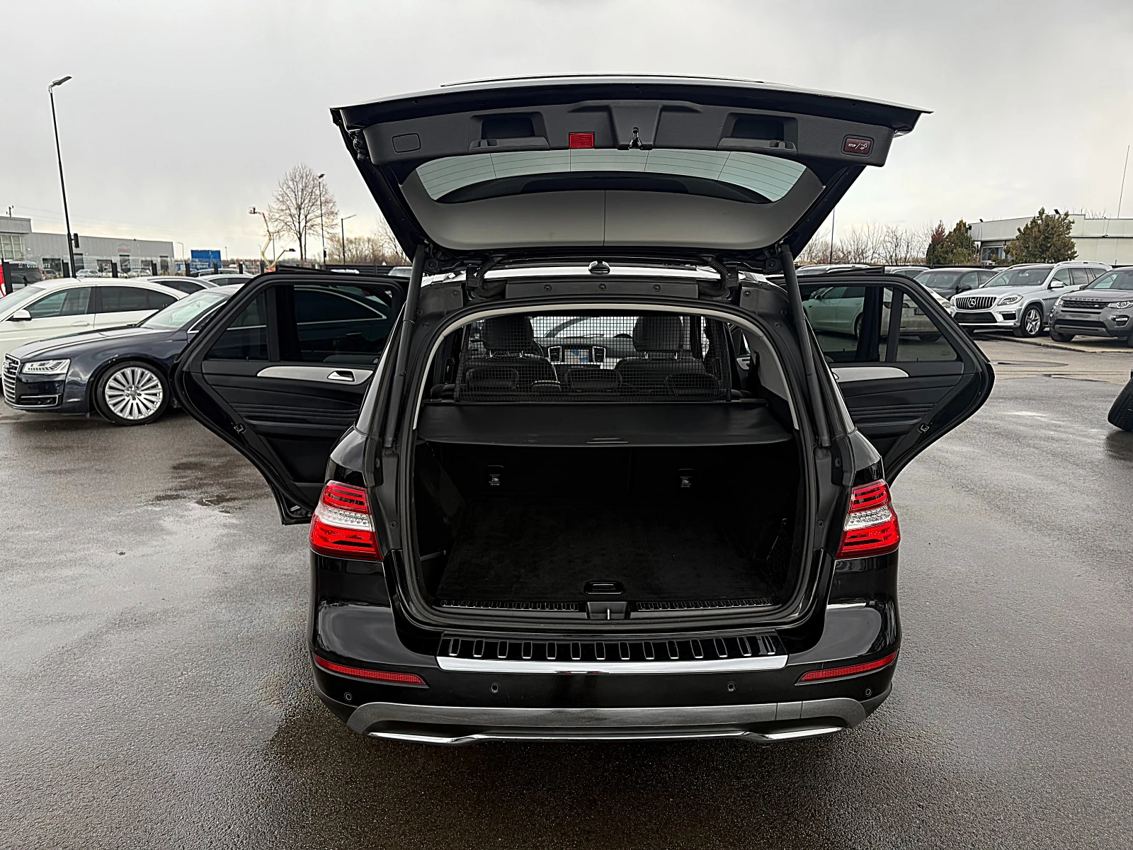 Mercedes-Benz ML 350 AMG OPTIK-PANORAMA-DISTRONIK-МЪРТВА ТОЧКА-ПОДГРЯВА | Mobile.bg — изображение 15