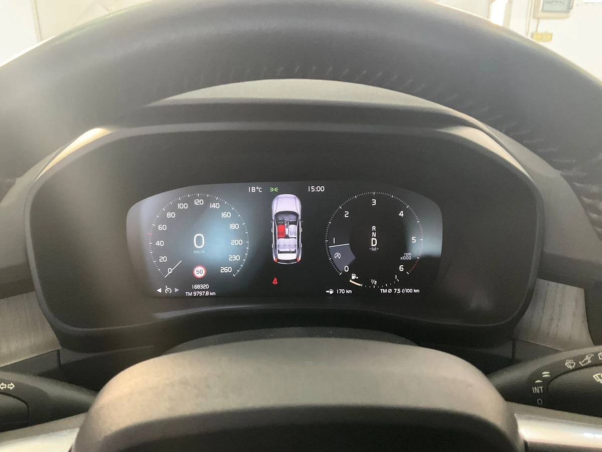 Volvo XC40 Inscription Гаранция 9м//4x4/Panorama/Keyless/Кожа - изображение 10