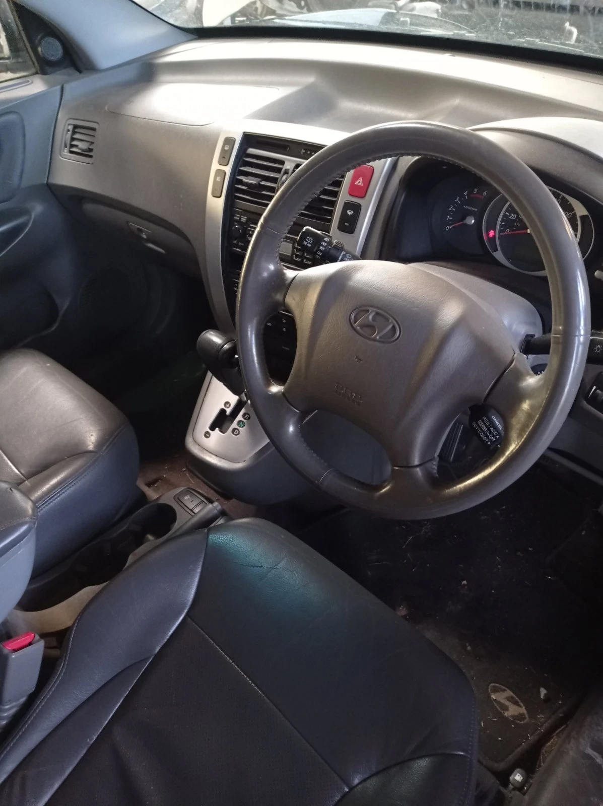 Hyundai Tucson 2.0 CRDi 140 kc, снимка 6 - Автомобили и джипове - 54444806