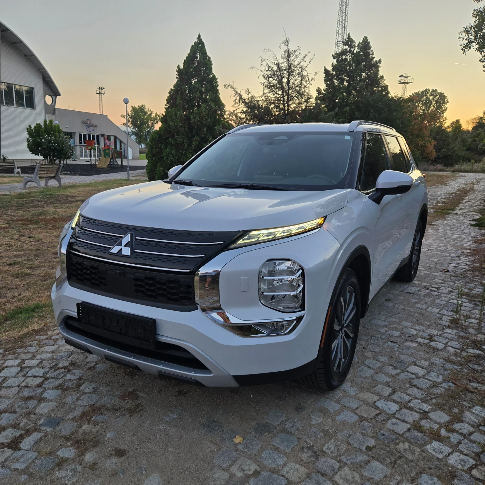 Mitsubishi Outlander 2.5L, 4x4, 7 места