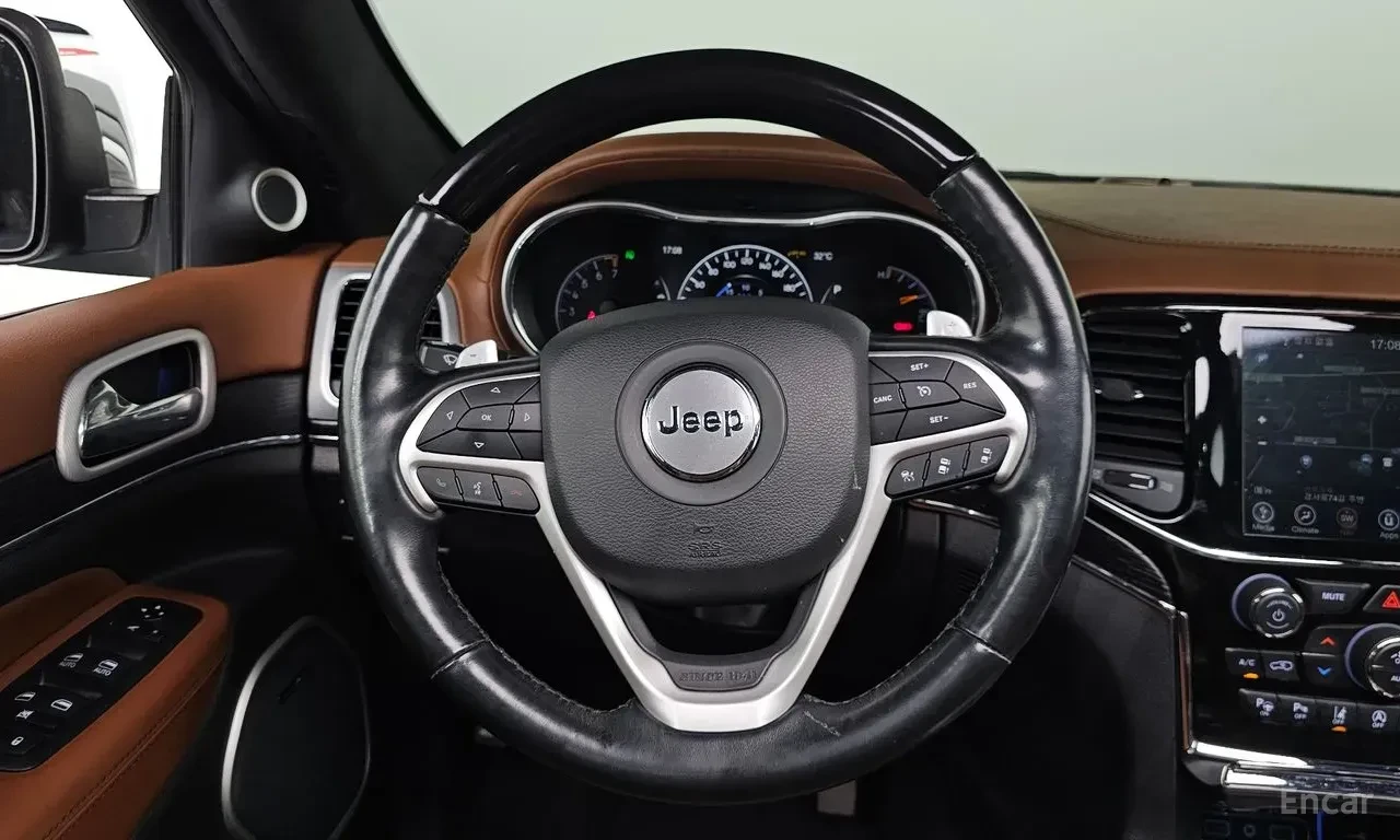 Jeep Grand cherokee 3.6* V6* 8ZF* SUMMIT* ДИСТРОНИК* ОБДУХВАНЕ* LANE* , снимка 8 - Автомобили и джипове - 56173064