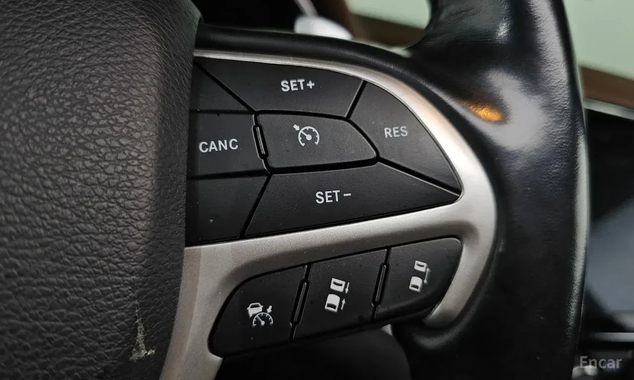 Jeep Grand cherokee 3.6* V6* 8ZF* SUMMIT* ДИСТРОНИК* ОБДУХВАНЕ* LANE* , снимка 13 - Автомобили и джипове - 56173064