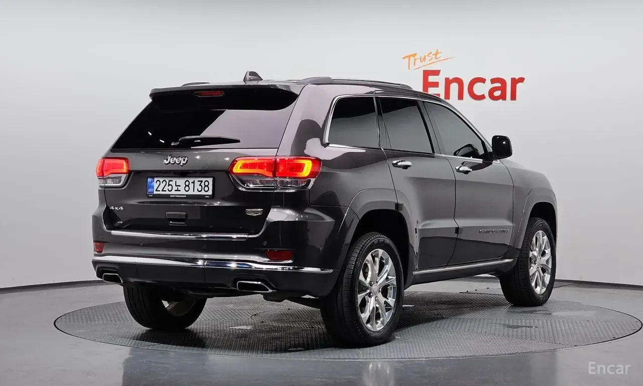 Jeep Grand cherokee 3.6* V6* 8ZF* SUMMIT* ДИСТРОНИК* ОБДУХВАНЕ* LANE* , снимка 2 - Автомобили и джипове - 56173064