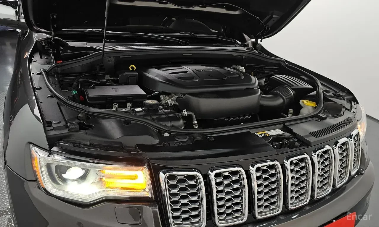 Jeep Grand cherokee 3.6* V6* 8ZF* SUMMIT* ДИСТРОНИК* ОБДУХВАНЕ* LANE* , снимка 17 - Автомобили и джипове - 56173064