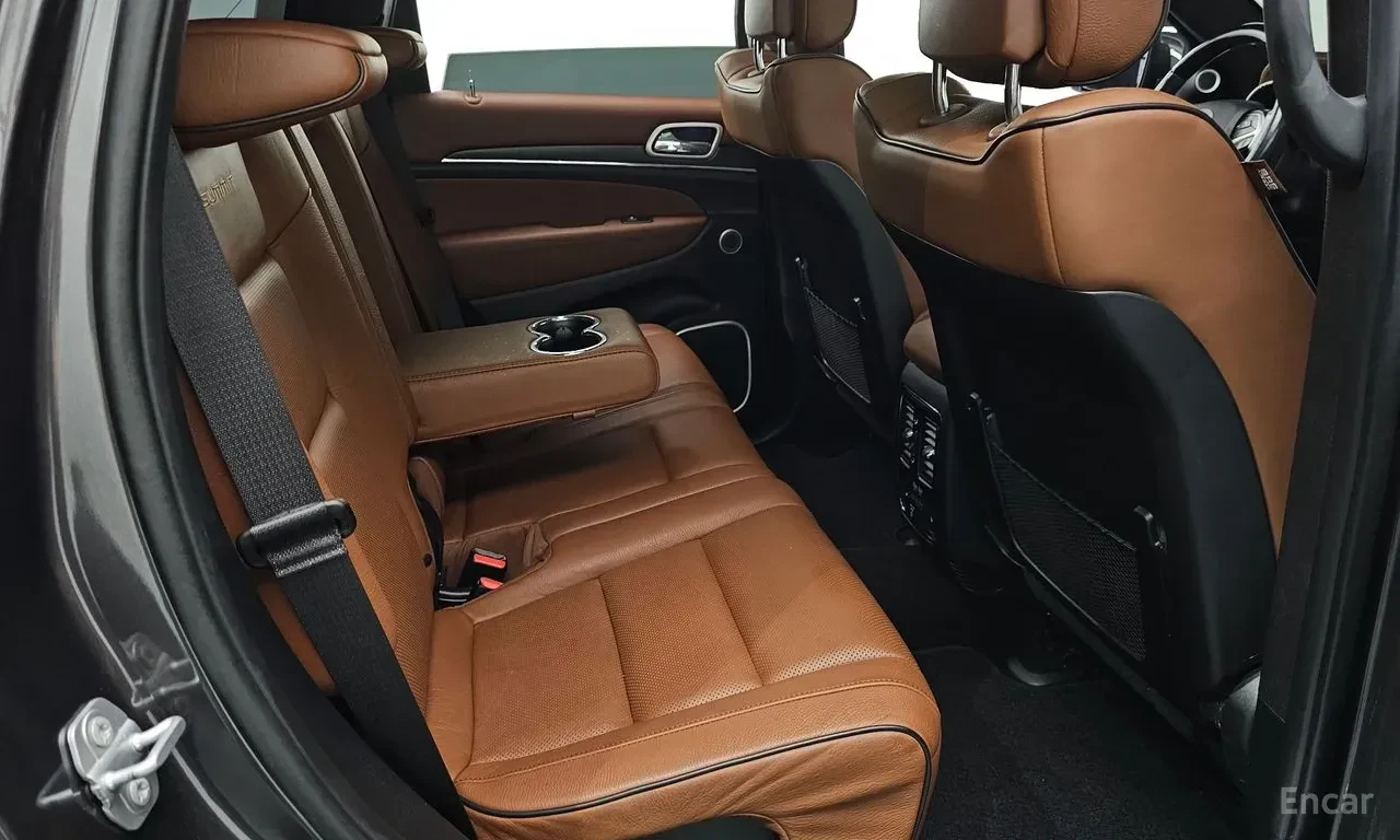 Jeep Grand cherokee 3.6* V6* 8ZF* SUMMIT* ДИСТРОНИК* ОБДУХВАНЕ* LANE* , снимка 15 - Автомобили и джипове - 56173064