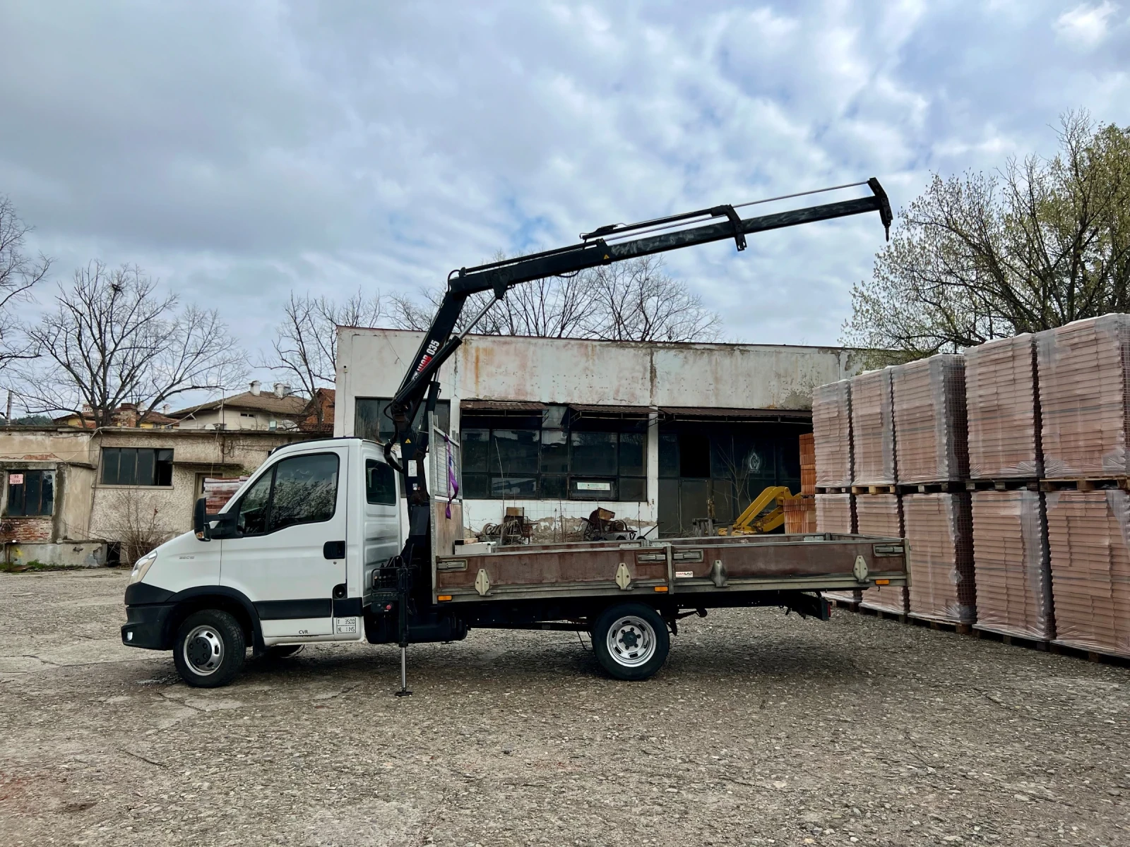 Iveco 35c15 Бордови/Кран Hiab 035 - изображение 6