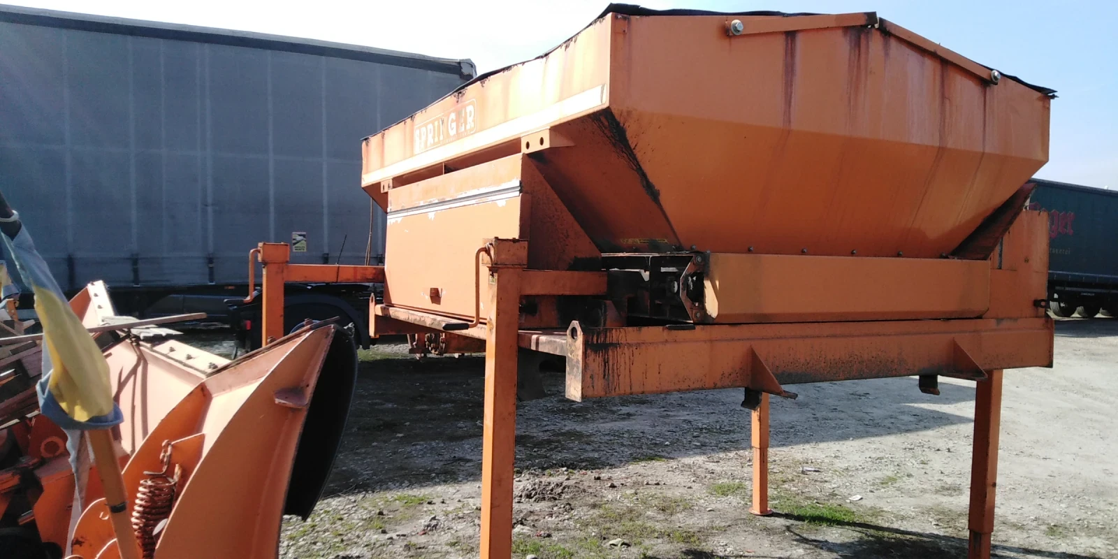 Допълнително оборудване Друг вид Песакар 3 куб. С лента 2005г., снимка 2 - Индустриална техника - 53687588