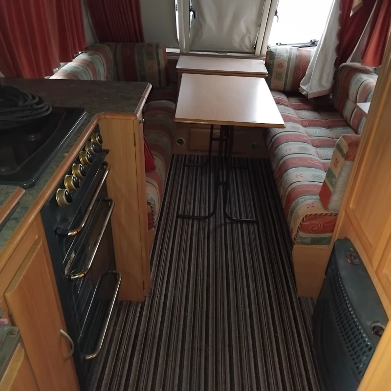 Каравана Eldis Broadway, снимка 6 - Каравани и кемпери - 52503606