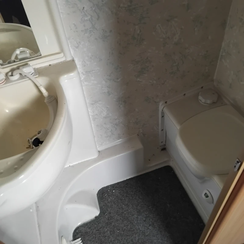 Каравана Eldis Broadway, снимка 4 - Каравани и кемпери - 52503606