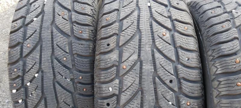 Гуми Зимни 215/65R16, снимка 2 - Гуми и джанти - 30923470