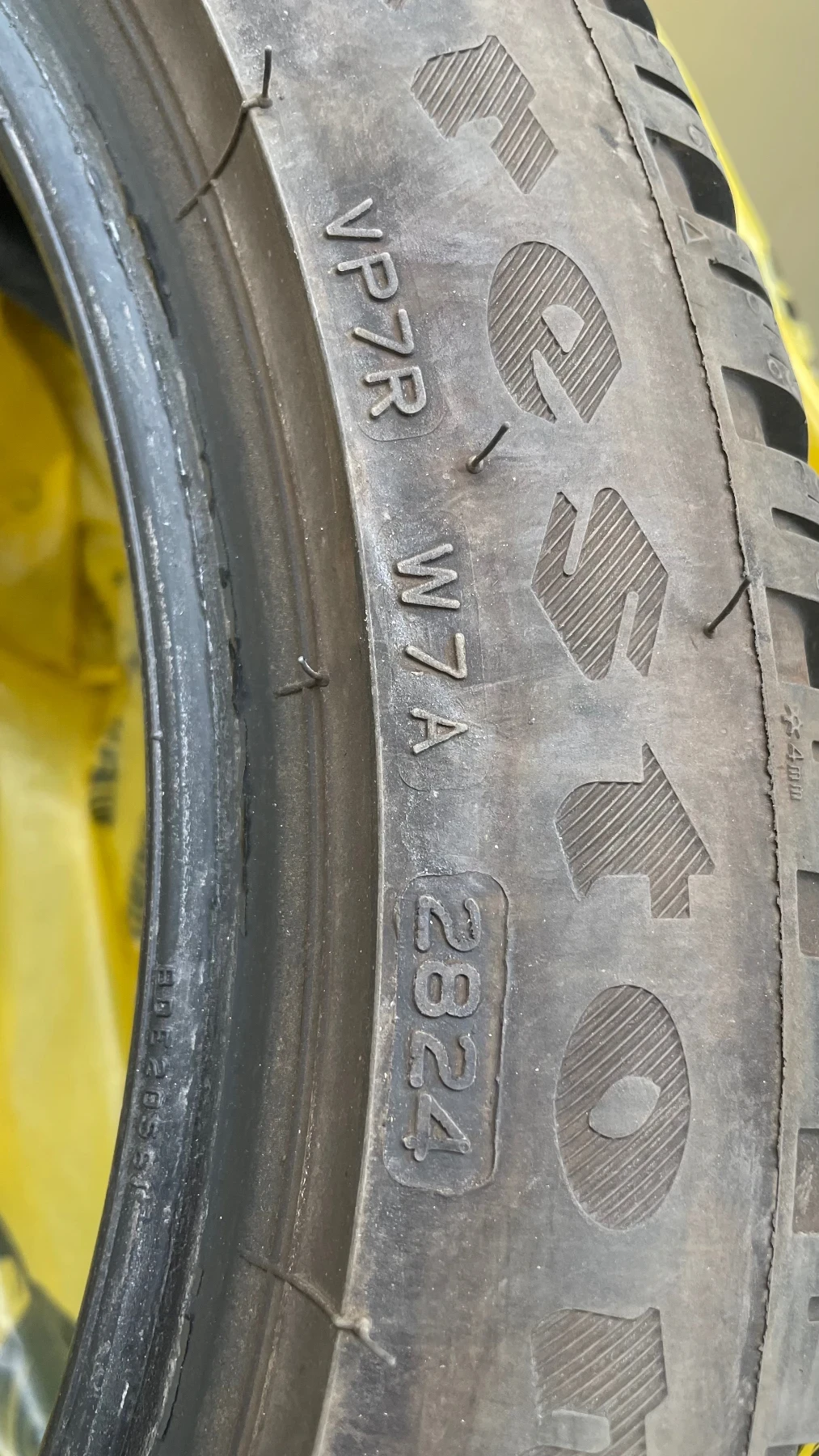 Гуми Зимни 225/45R17, снимка 2 - Гуми и джанти - 54362571