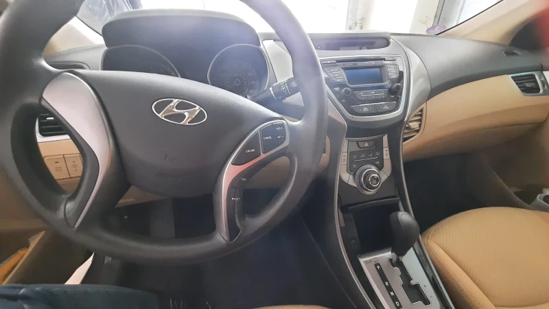 Hyundai Elantra, снимка 7 - Автомобили и джипове - 48553244