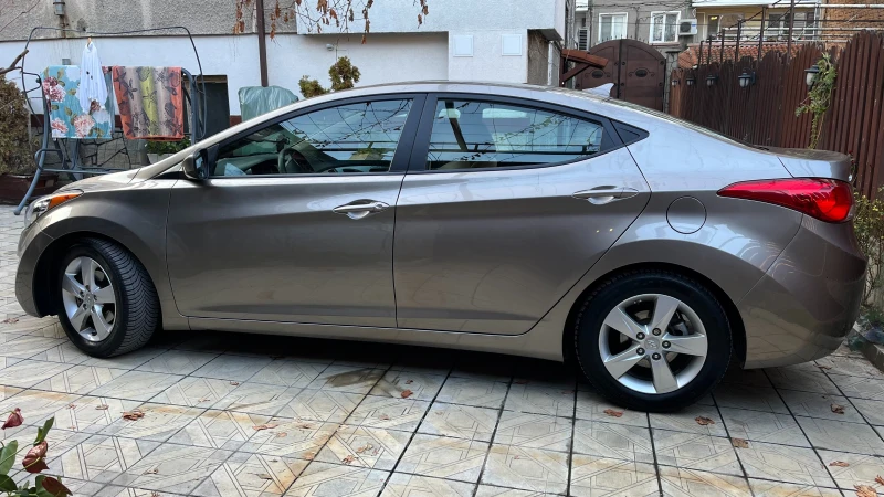 Hyundai Elantra, снимка 12 - Автомобили и джипове - 48553244