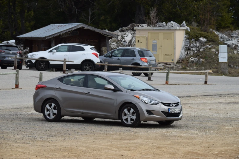 Hyundai Elantra, снимка 4 - Автомобили и джипове - 48553244