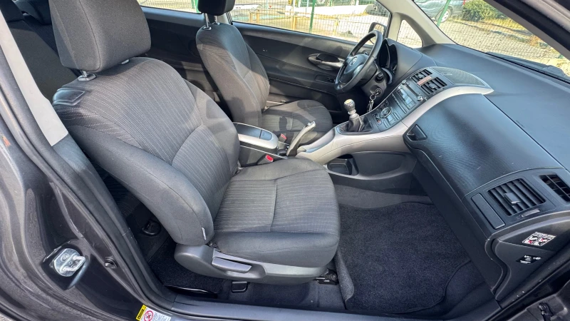 Toyota Auris 2.0D4D 126 k.c , снимка 10 - Автомобили и джипове - 52235802