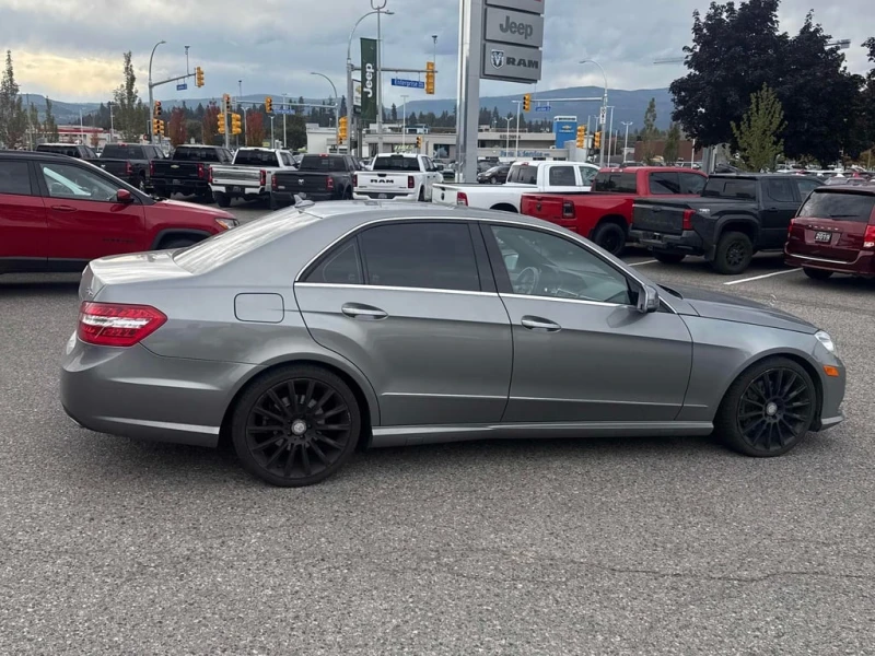 Mercedes-Benz E 300 * CARFAX * БЕЗ ПЪРВОНАЧАЛНА ВНОСКА, снимка 3 - Автомобили и джипове - 52940523