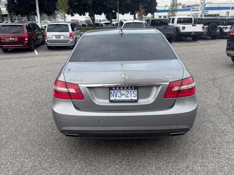 Mercedes-Benz E 300 * CARFAX * БЕЗ ПЪРВОНАЧАЛНА ВНОСКА, снимка 4 - Автомобили и джипове - 52940523