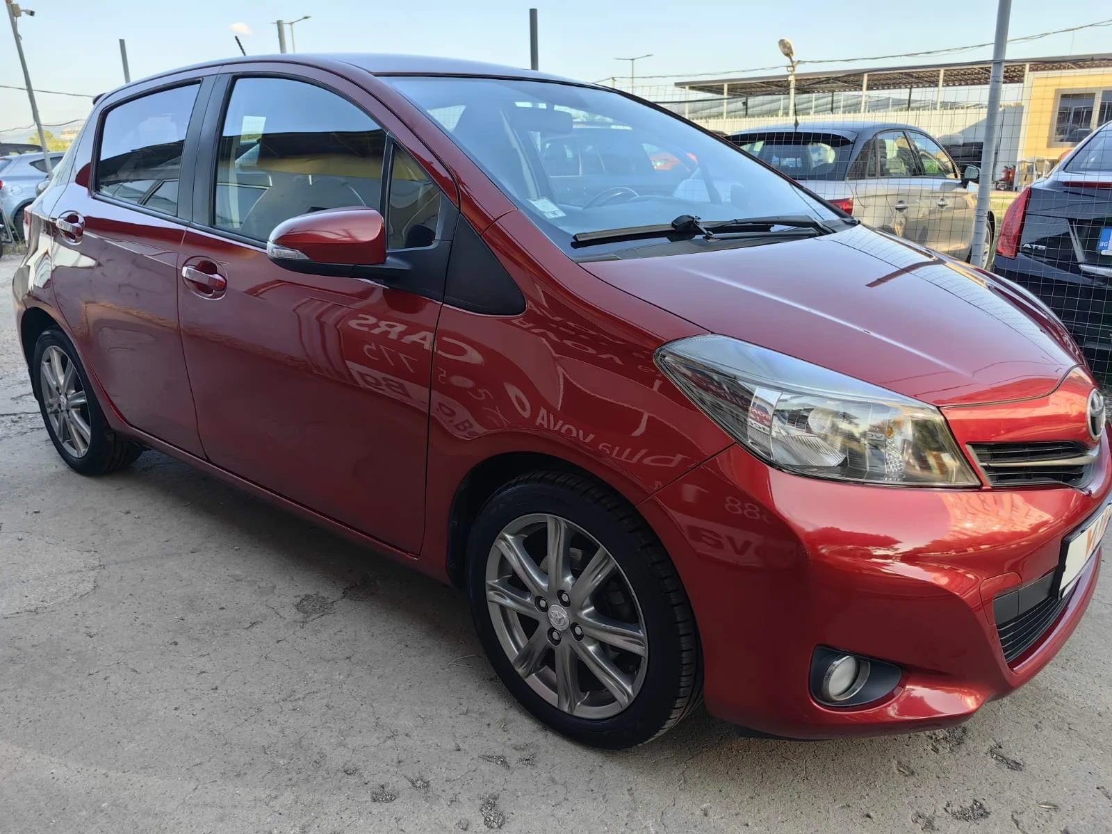 Toyota Yaris 1.4D4D-90к.с* Кожа* Нави+ Камера* 6-скорости*  - изображение 5