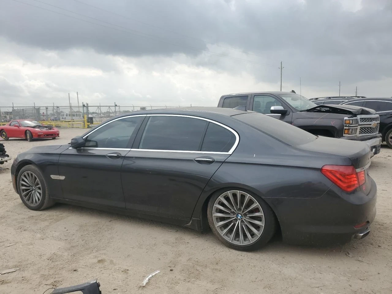 BMW 750  - изображение 5