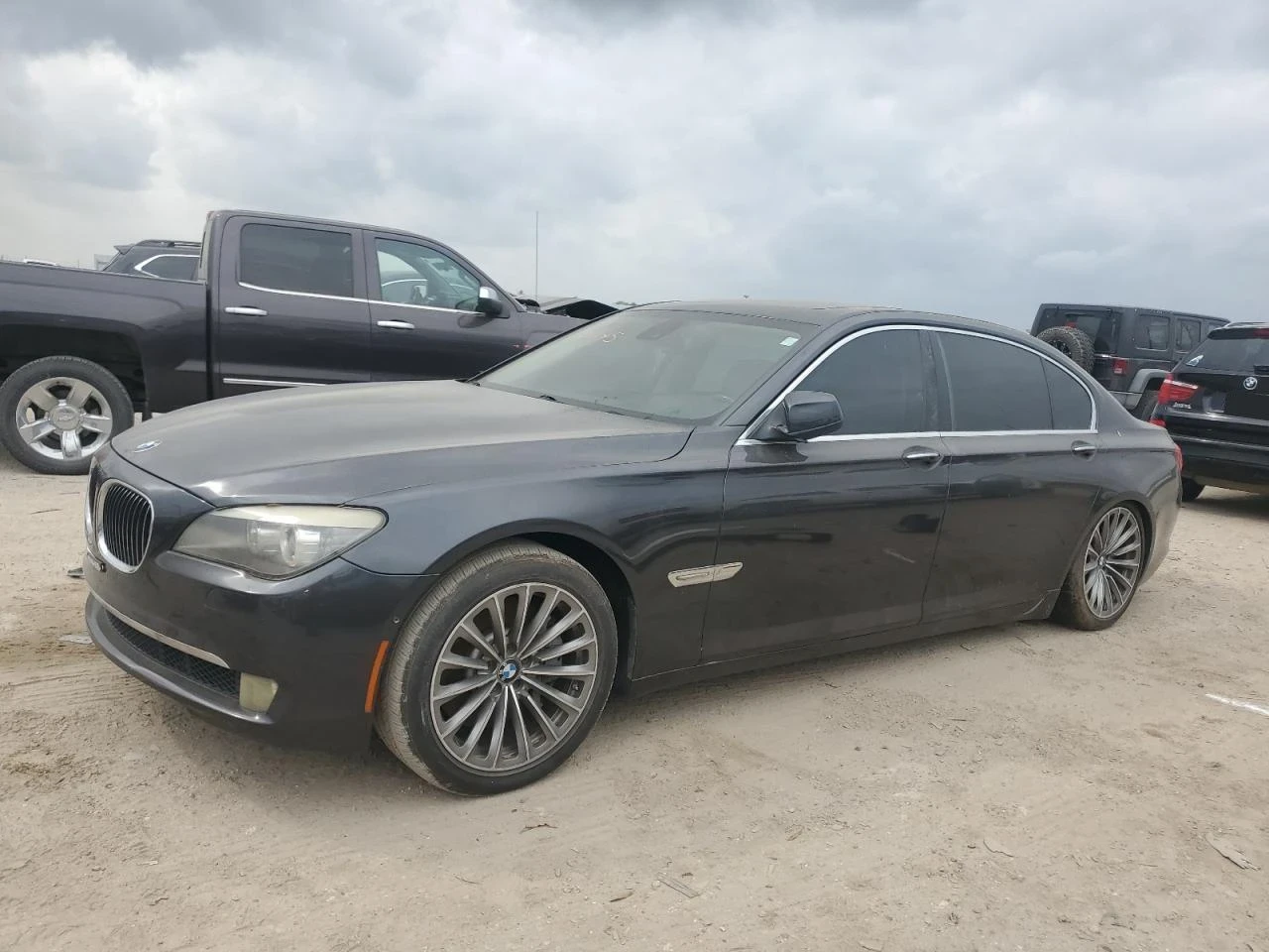 BMW 750  - изображение 4
