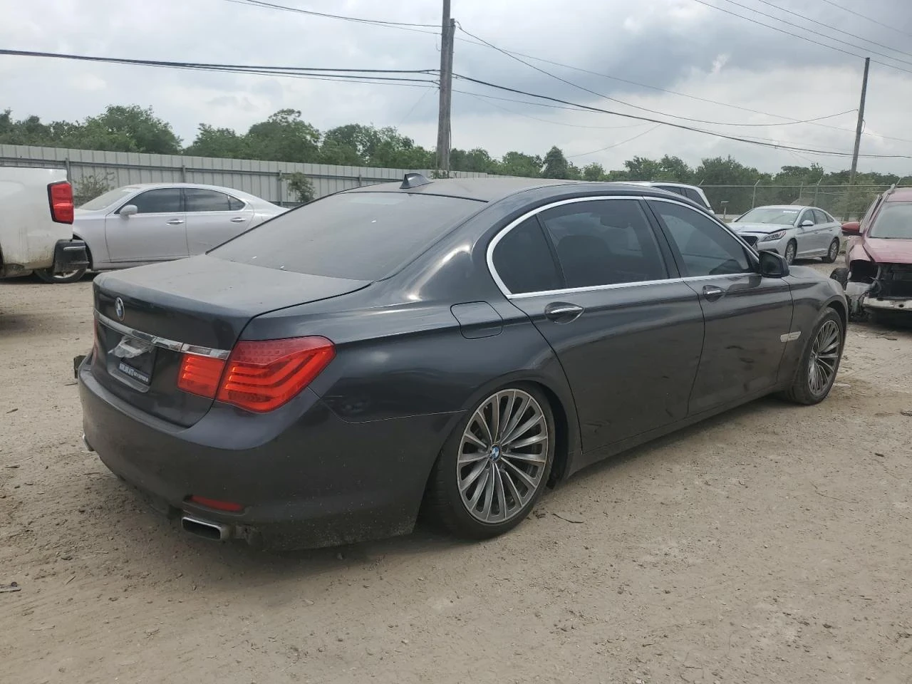 BMW 750  - изображение 6