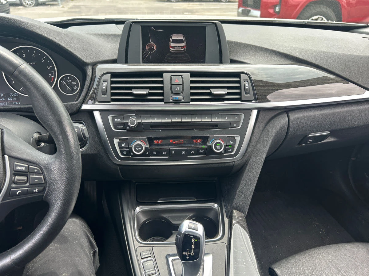 BMW 320 2015 XDRIVE * 38, 873 KM!* * АВТО КРЕДИТ* * КЛИП*  - изображение 9
