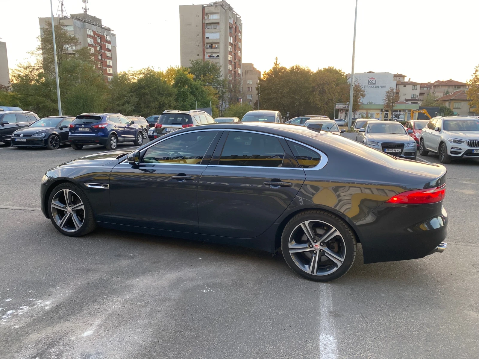 Jaguar Xf 2.0 D, снимка 5 - Автомобили и джипове - 53088972