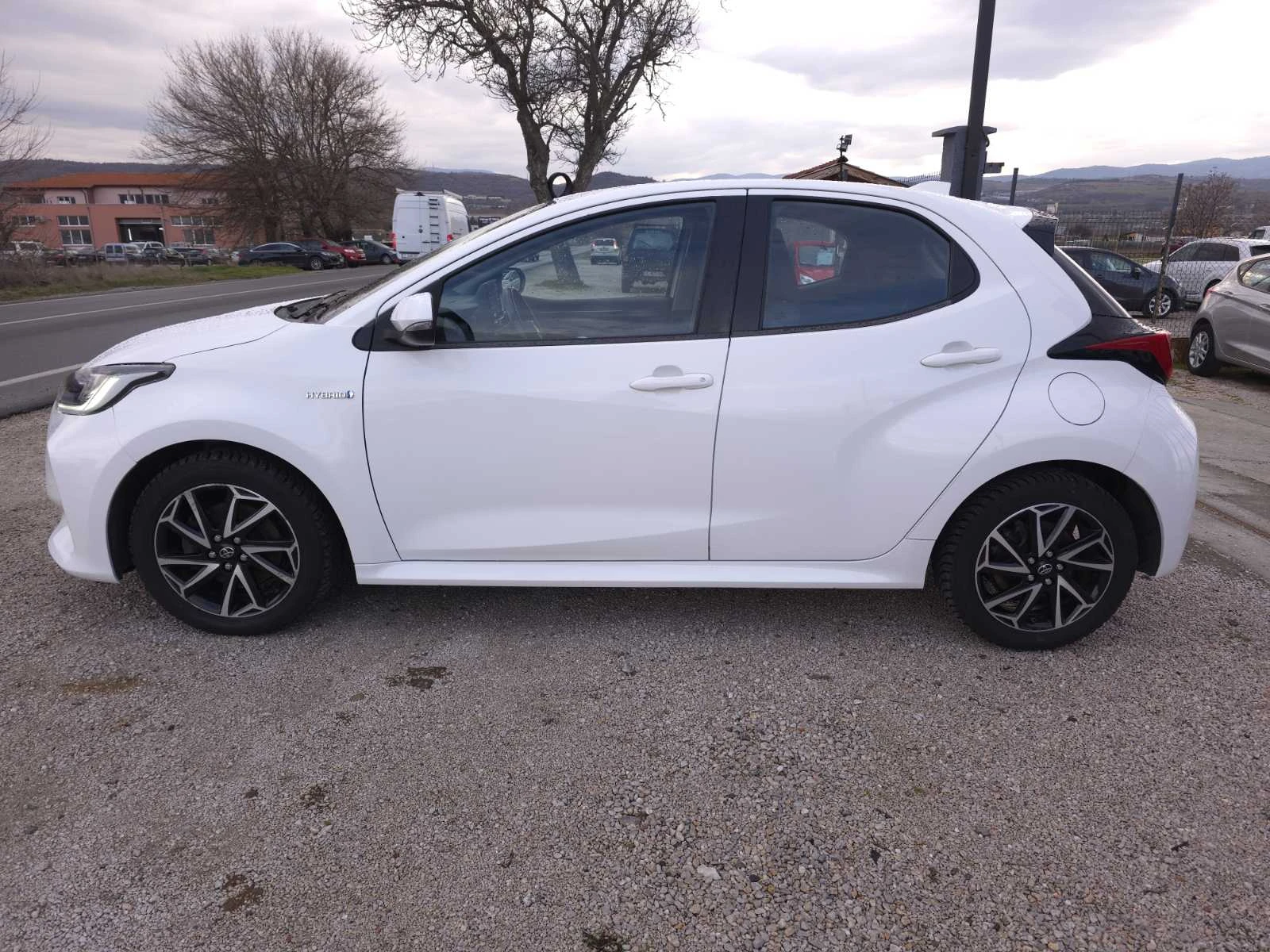 Toyota Yaris 1.5 Hybrid e-CVT Камера| Джанти| Подгрев, снимка 5 - Автомобили и джипове - 53726162
