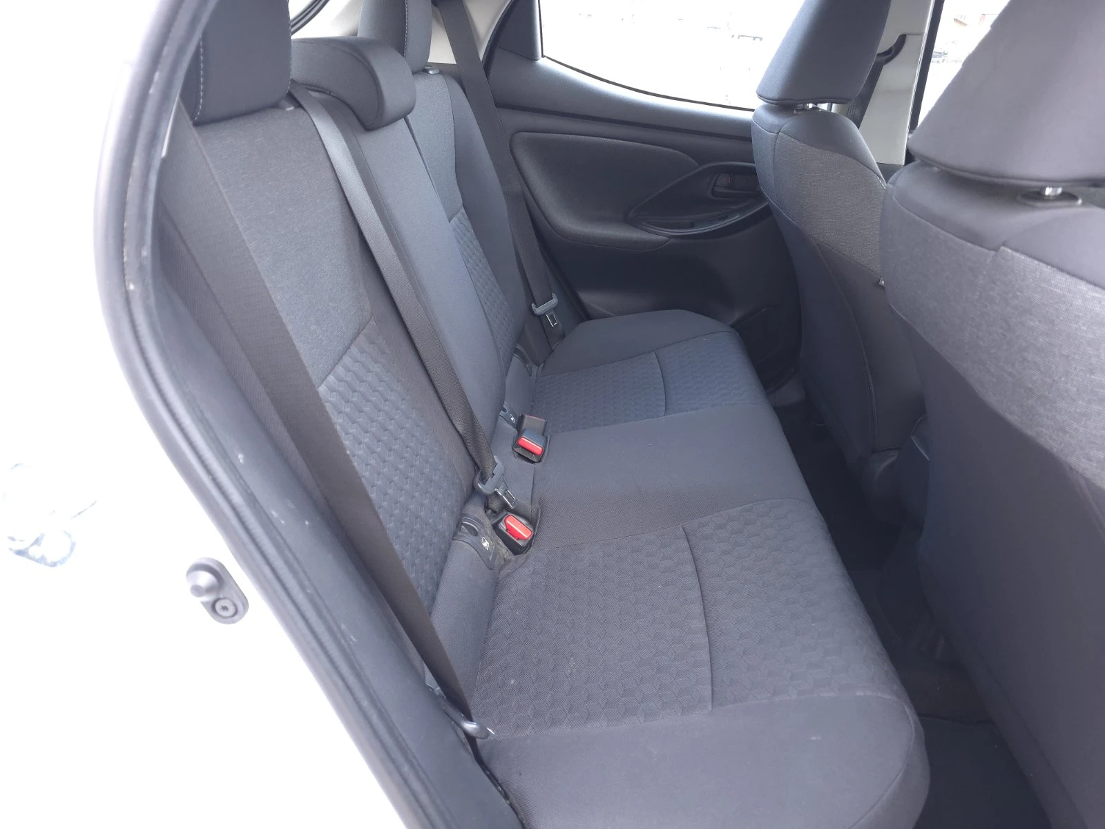 Toyota Yaris 1.5 Hybrid e-CVT Камера| Джанти| Подгрев, снимка 16 - Автомобили и джипове - 53726162