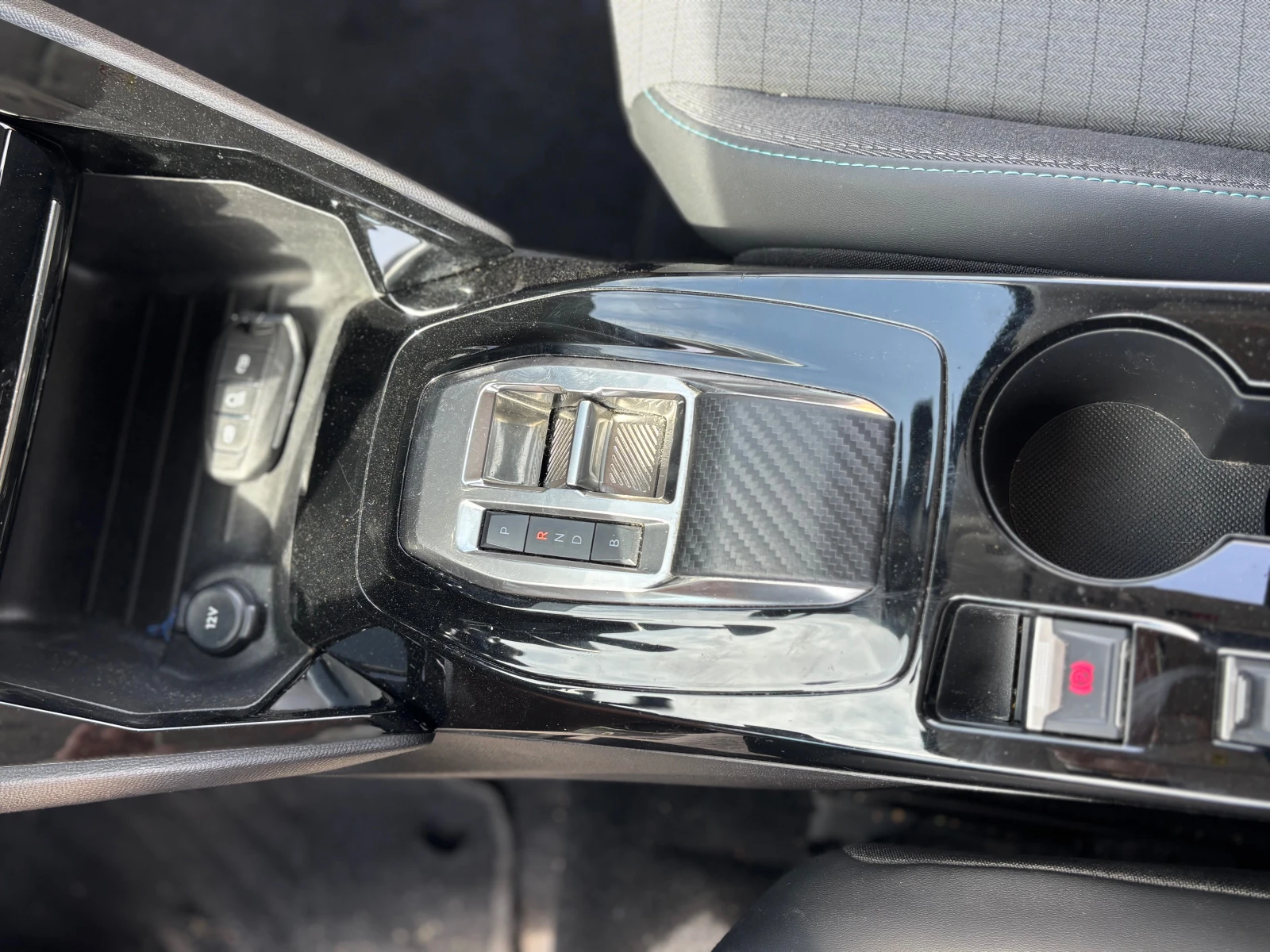 Peugeot 208 e-208 Face модел, снимка 13 - Автомобили и джипове - 54256992