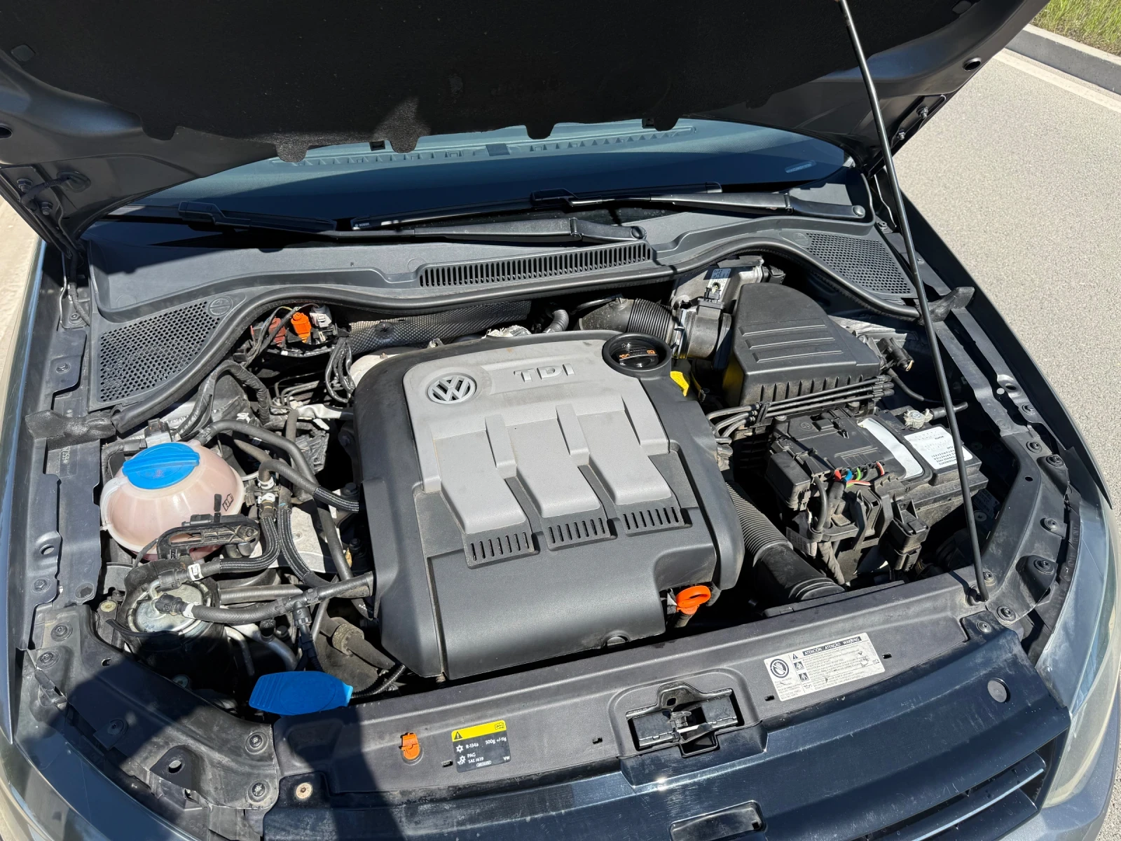 VW Polo 1.6 TDI, снимка 17 - Автомобили и джипове - 54327723