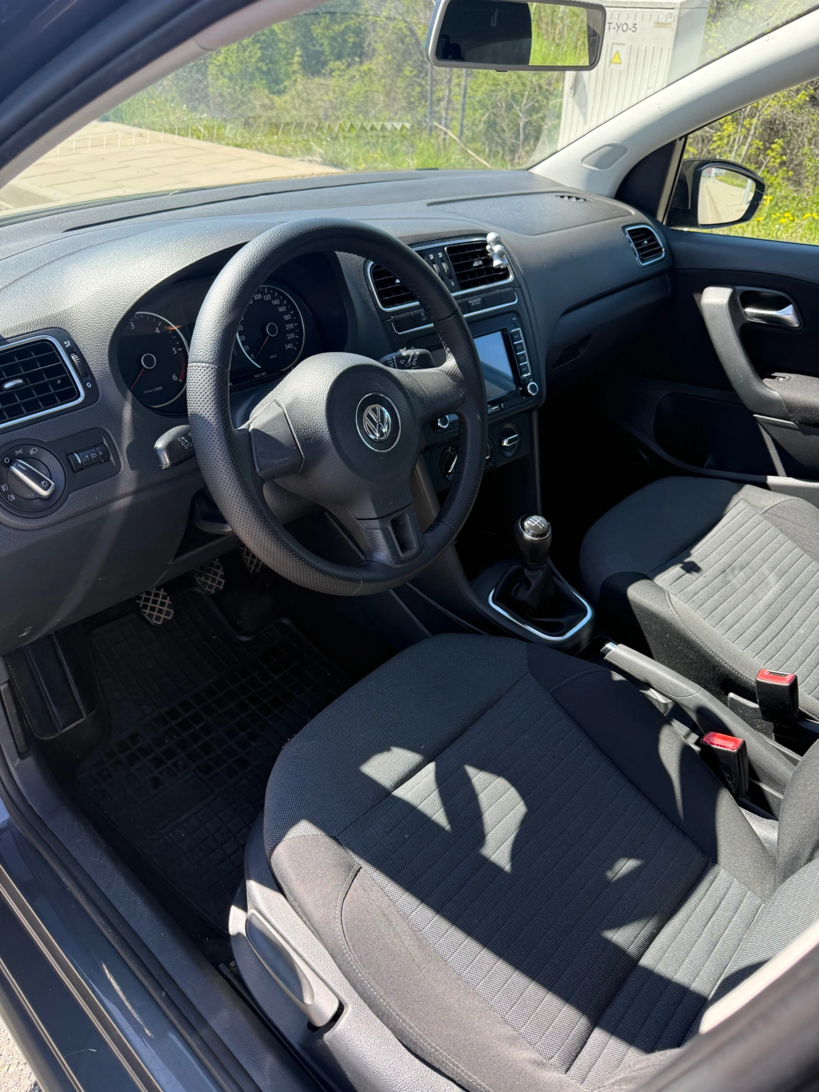 VW Polo 1.6 TDI, снимка 11 - Автомобили и джипове - 54327723