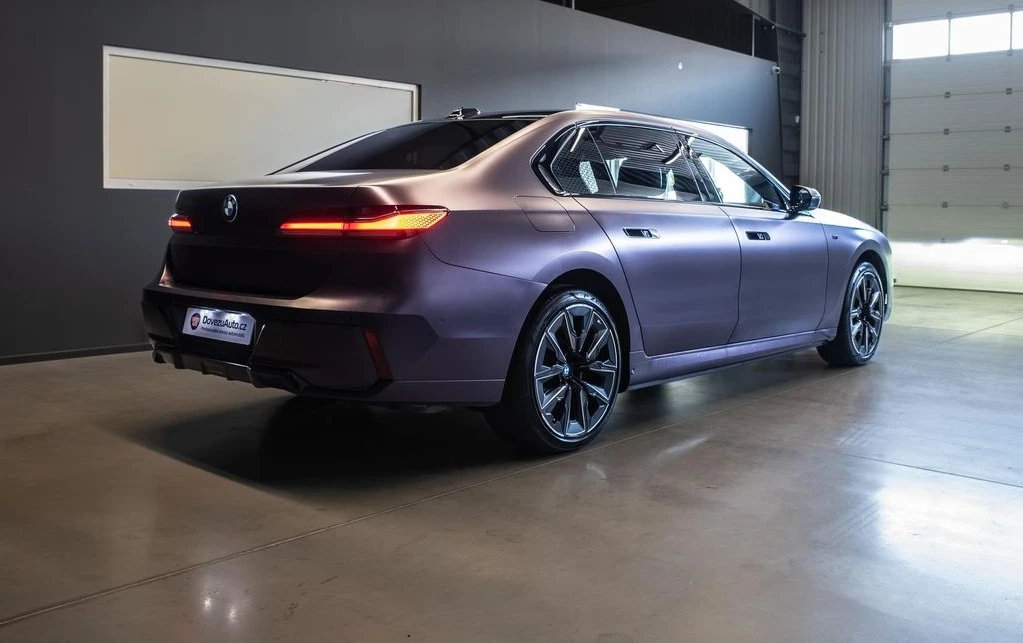 BMW i7 xDrive60 M-Sport, снимка 2 - Автомобили и джипове - 54387875