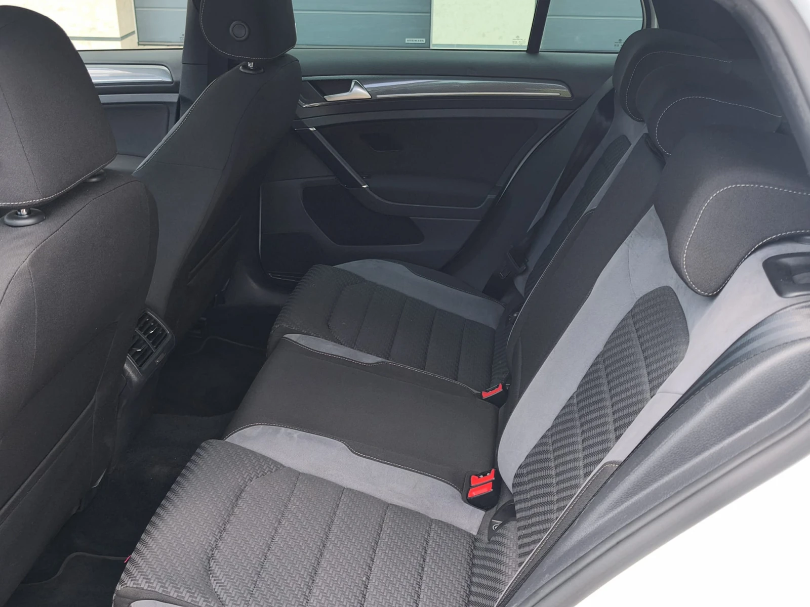 VW Golf 2.0 TDI R-LINE EURO 6B | Mobile.bg � ����������� 12