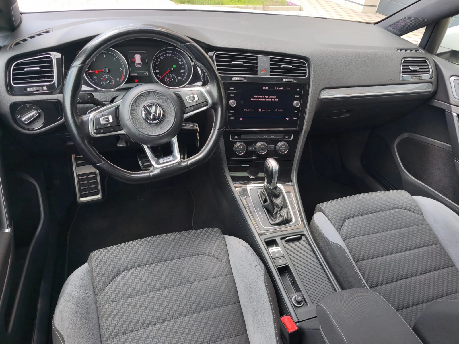VW Golf 2.0 TDI R-LINE EURO 6B | Mobile.bg � ����������� 6