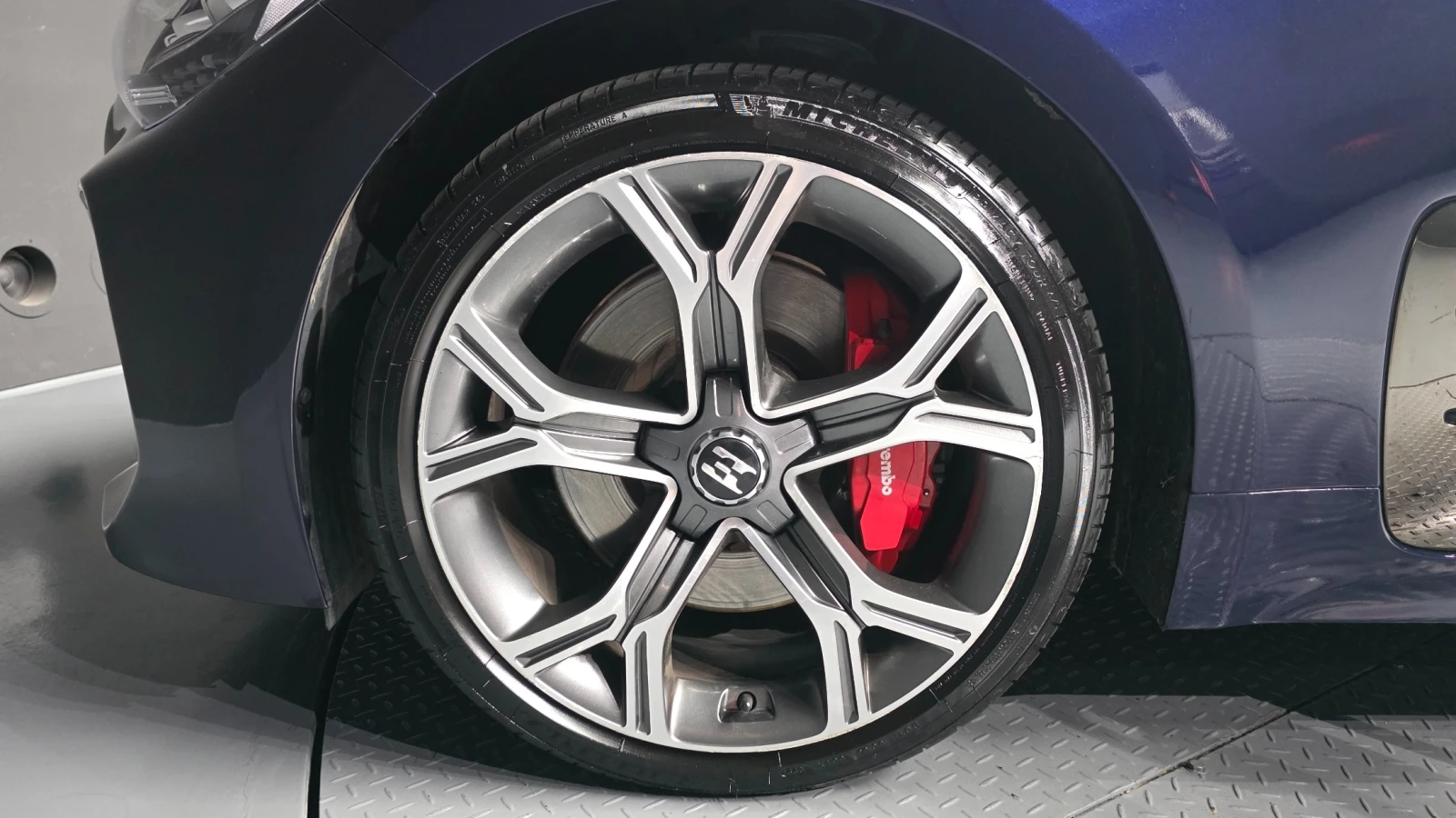 Kia Stinger 3.3L twin-turbo V6 GT AWD, снимка 5 - Автомобили и джипове - 54972306