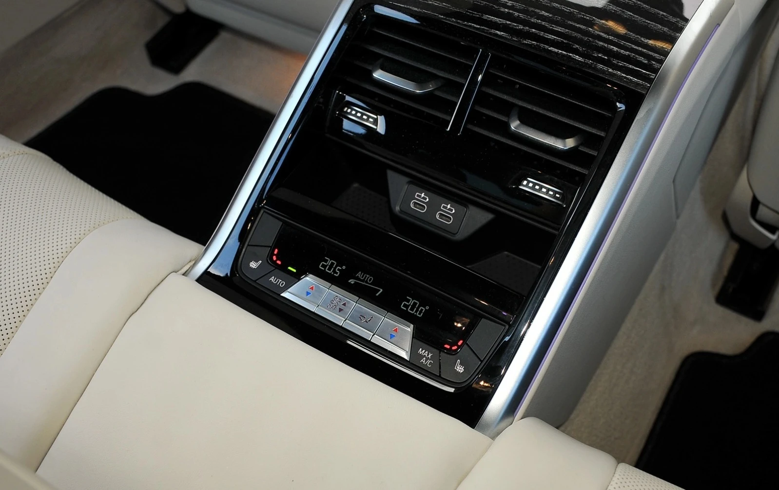 BMW M8 Competition xDrive Carbon, снимка 8 - Автомобили и джипове - 55140807