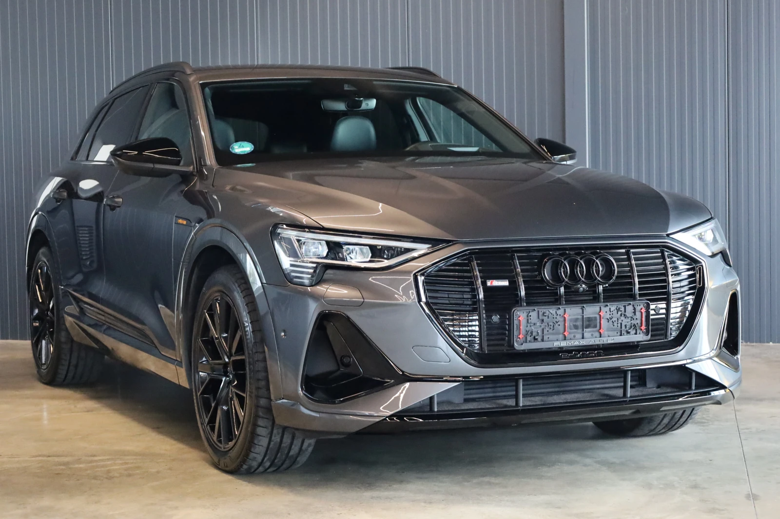 Audi E-Tron * 55* S-LINE* LED LIGHTS* NIGHT ASSIST* 360* B&O* , снимка 1 - Автомобили и джипове - 55584848