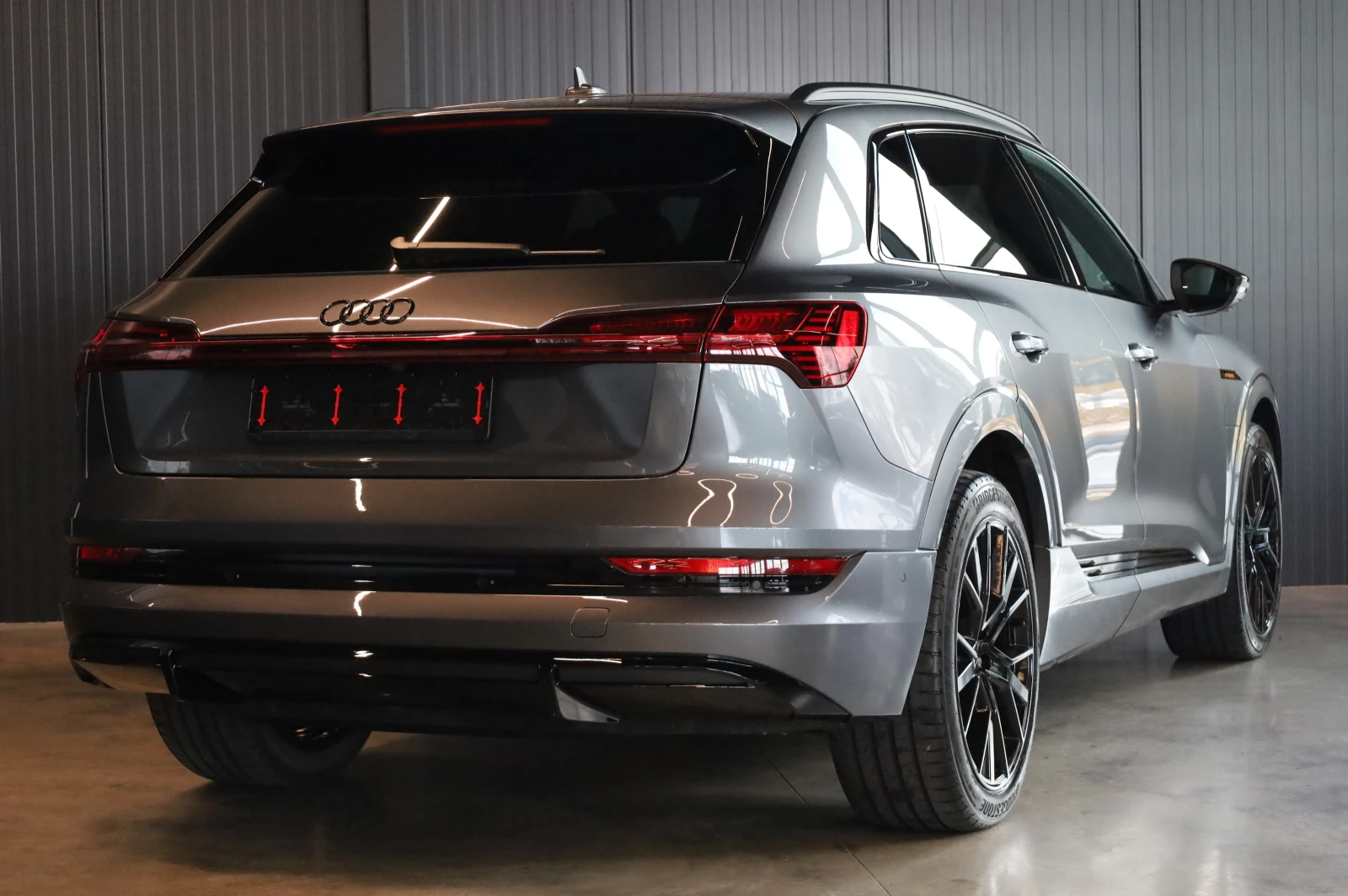 Audi E-Tron * 55* S-LINE* LED LIGHTS* NIGHT ASSIST* 360* B&O* , снимка 9 - Автомобили и джипове - 55584848