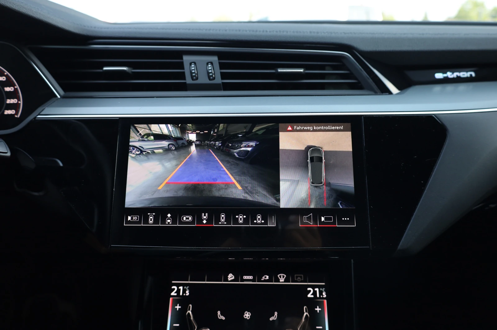 Audi E-Tron * 55* S-LINE* LED LIGHTS* NIGHT ASSIST* 360* B&O* , снимка 12 - Автомобили и джипове - 55584848
