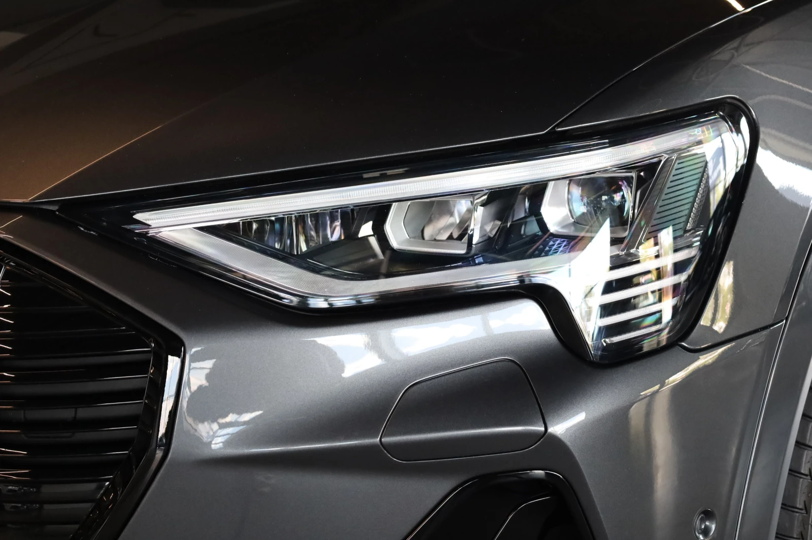 Audi E-Tron * 55* S-LINE* LED LIGHTS* NIGHT ASSIST* 360* B&O* , снимка 4 - Автомобили и джипове - 55584848