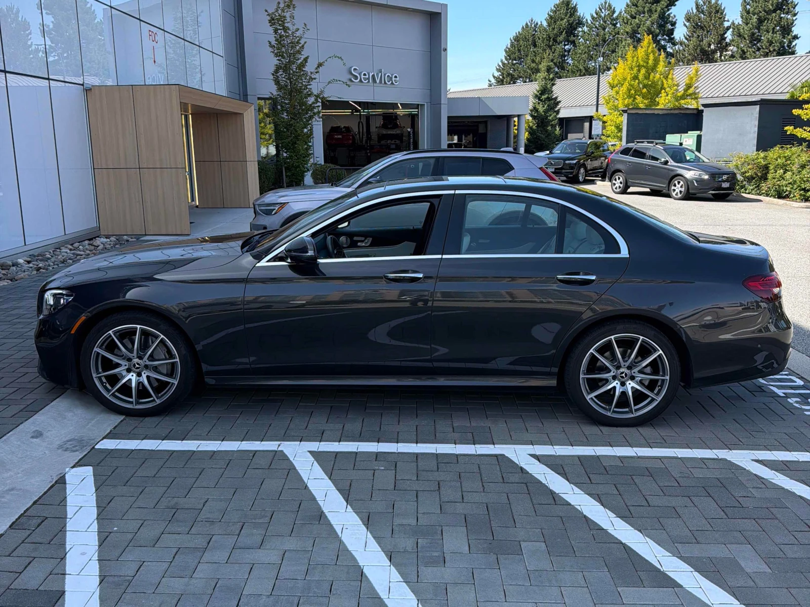 Mercedes-Benz E 350 * АВТОКРЕДИТ * ГЛАВНО ПРЕДСТАВИТЕЛСТВО, снимка 3 - Автомобили и джипове - 56026061
