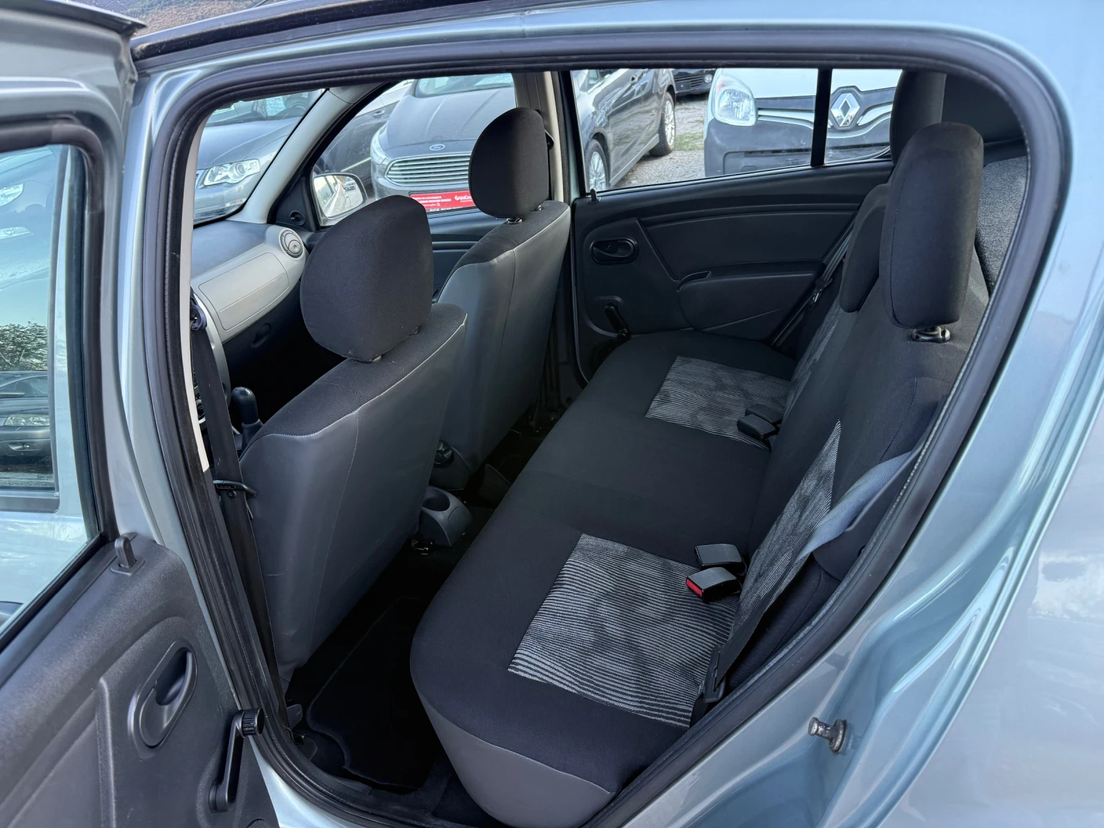 Dacia Sandero 1.2 I 75 �.�. | Mobile.bg � ����������� 11
