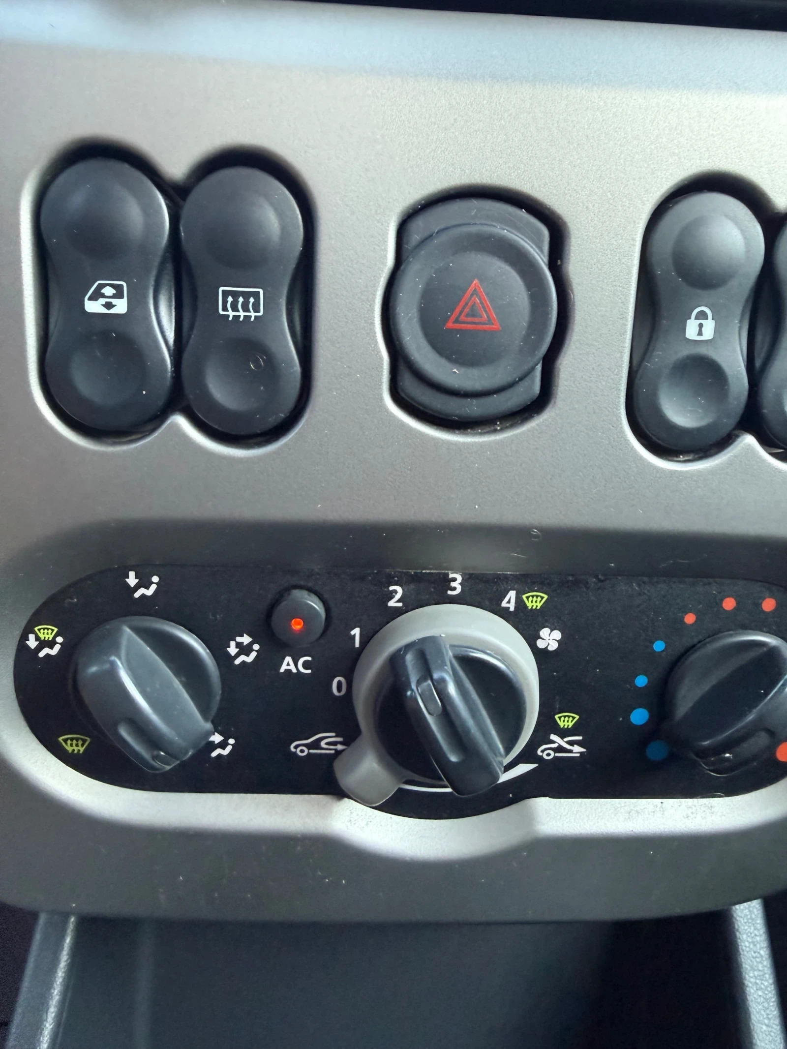 Dacia Sandero 1.2 I 75 �.�. | Mobile.bg � ����������� 16