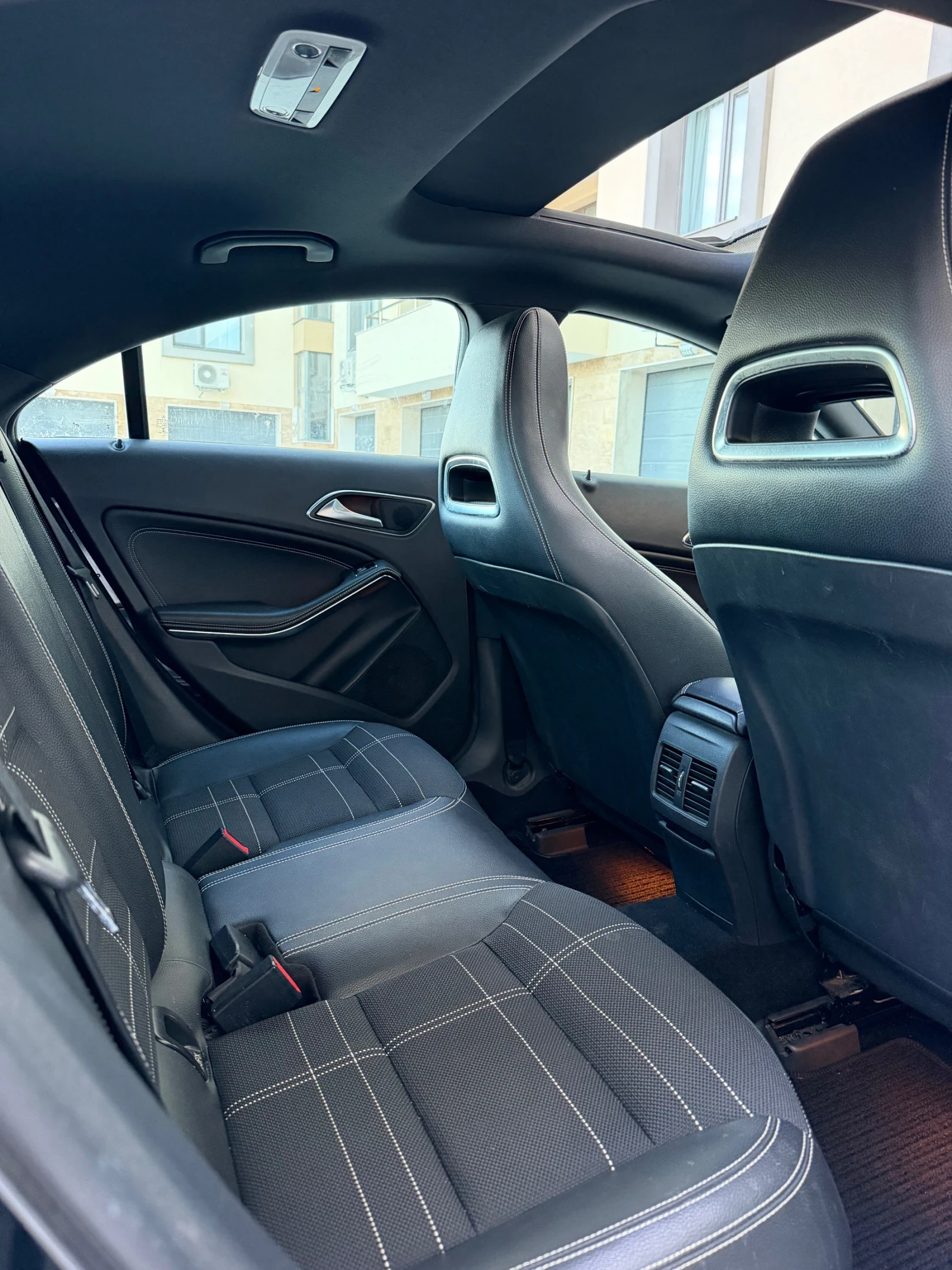 Mercedes-Benz CLA 220 AMG PACK/PANORAMA/LED/DISTRINIC/САМОПАРКИРАНЕ, снимка 10 - Автомобили и джипове - 56217597