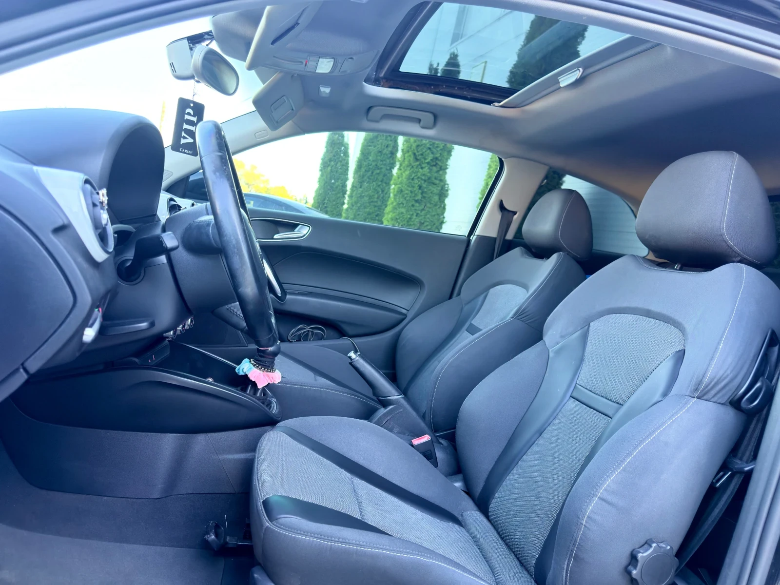 Audi A1 1.6 TDI* S-Line* Pano* , снимка 8 - Автомобили и джипове - 56363439