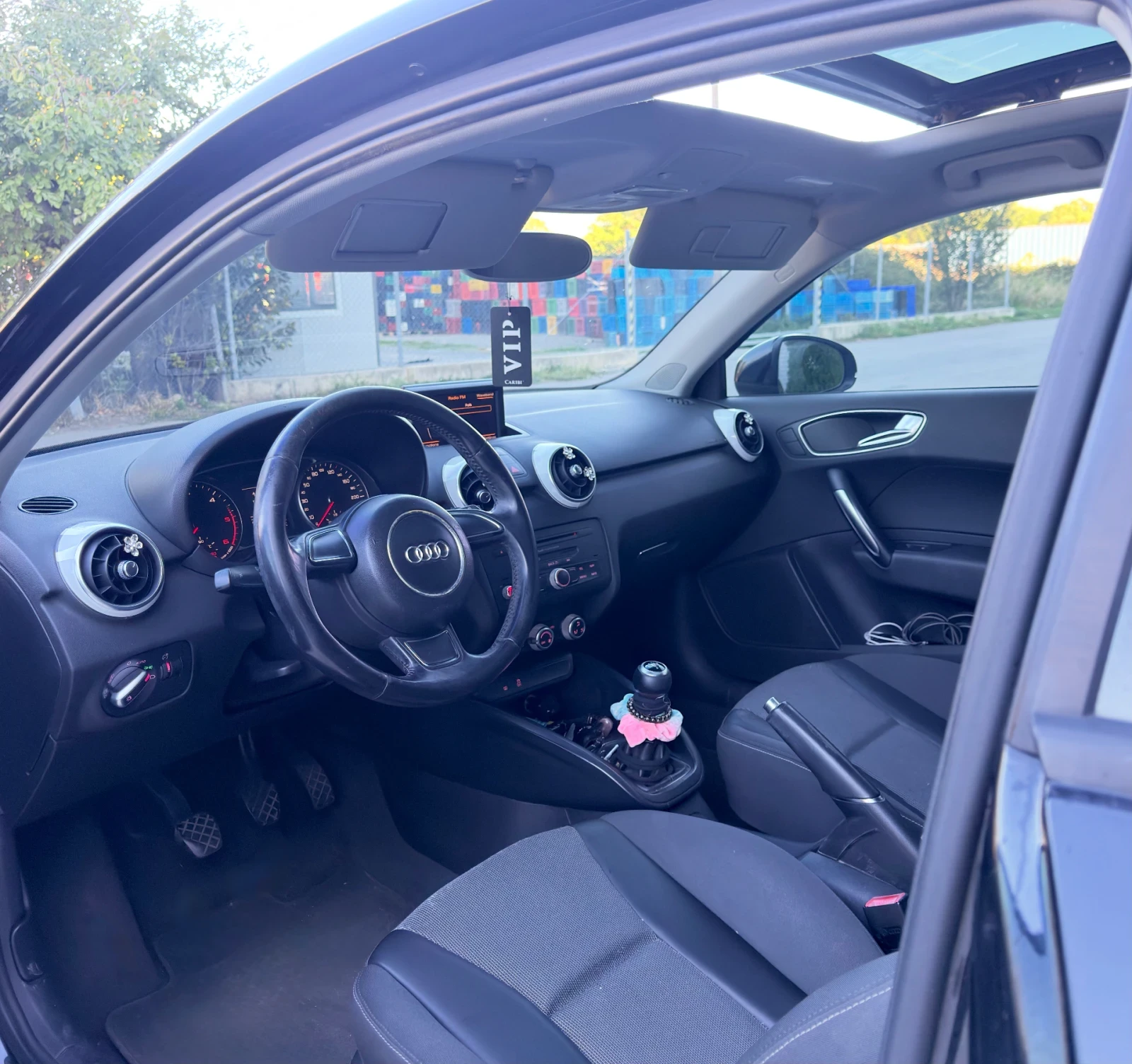 Audi A1 1.6 TDI* S-Line* Pano* , снимка 9 - Автомобили и джипове - 56363439