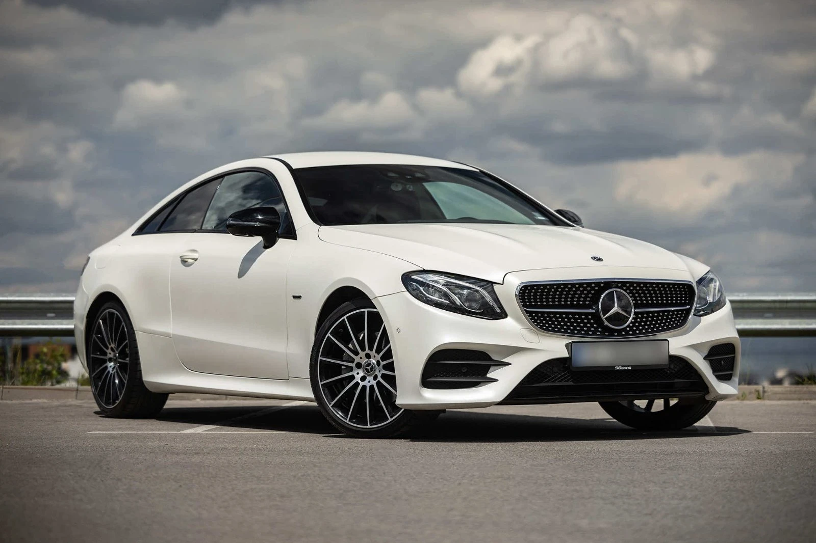 Mercedes-Benz E 220 ЕDITION 1 : Единствена в България