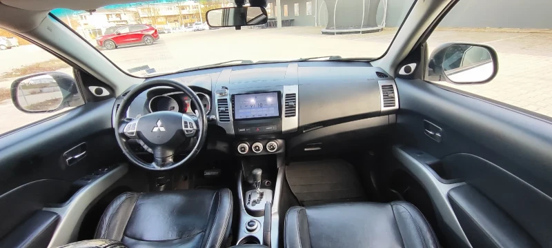 Mitsubishi Outlander, снимка 7 - Автомобили и джипове - 49148434