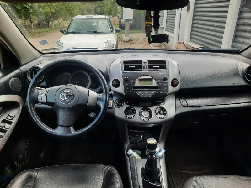 Toyota Rav4, снимка 8 - Автомобили и джипове - 52357589